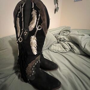 dingo Black Feather Embellished Women’s Heeled Cowboy Boots